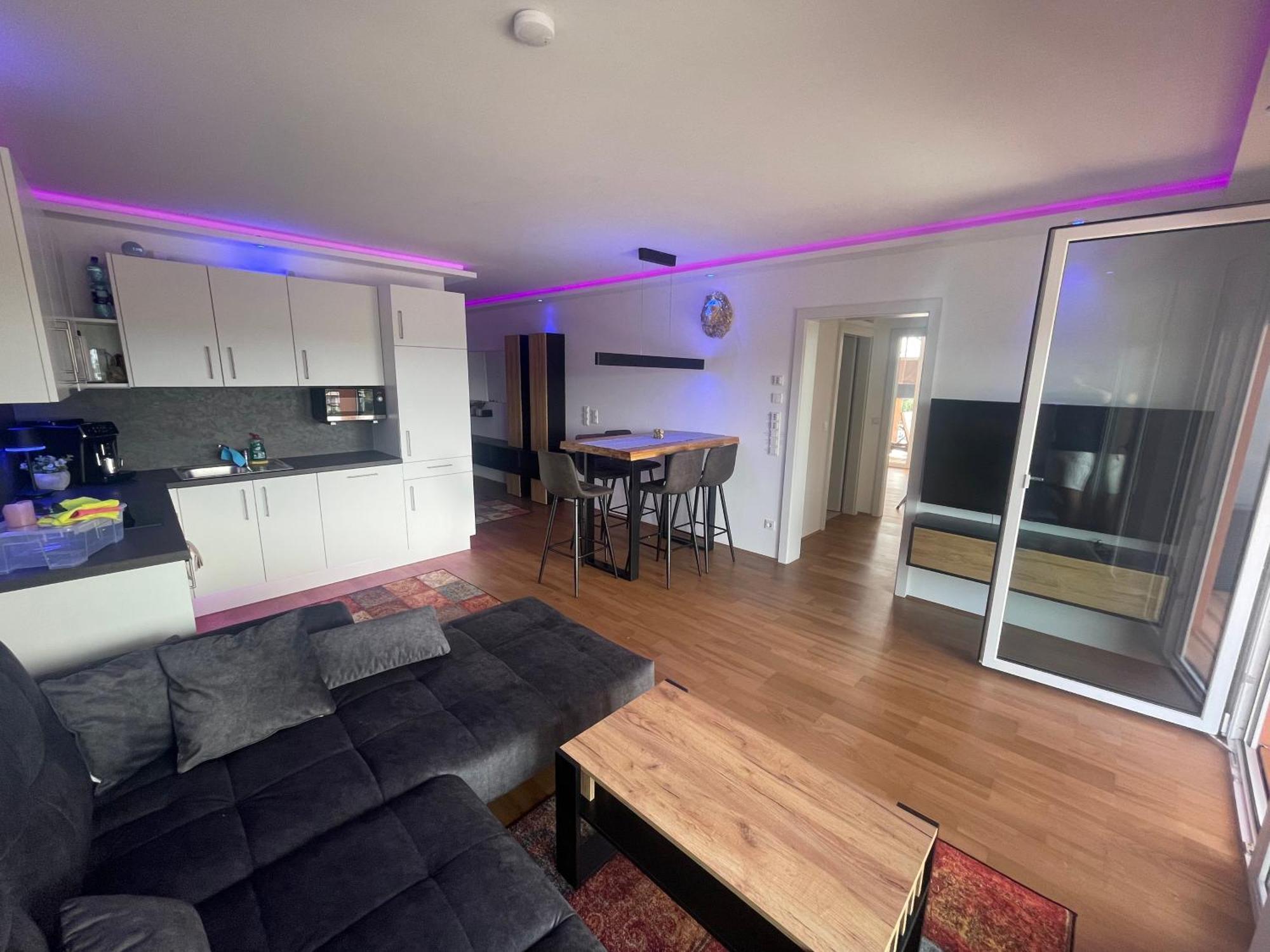 100 Qm Penthouse, Self-check-in, 2 Parkplaetze Appartement *