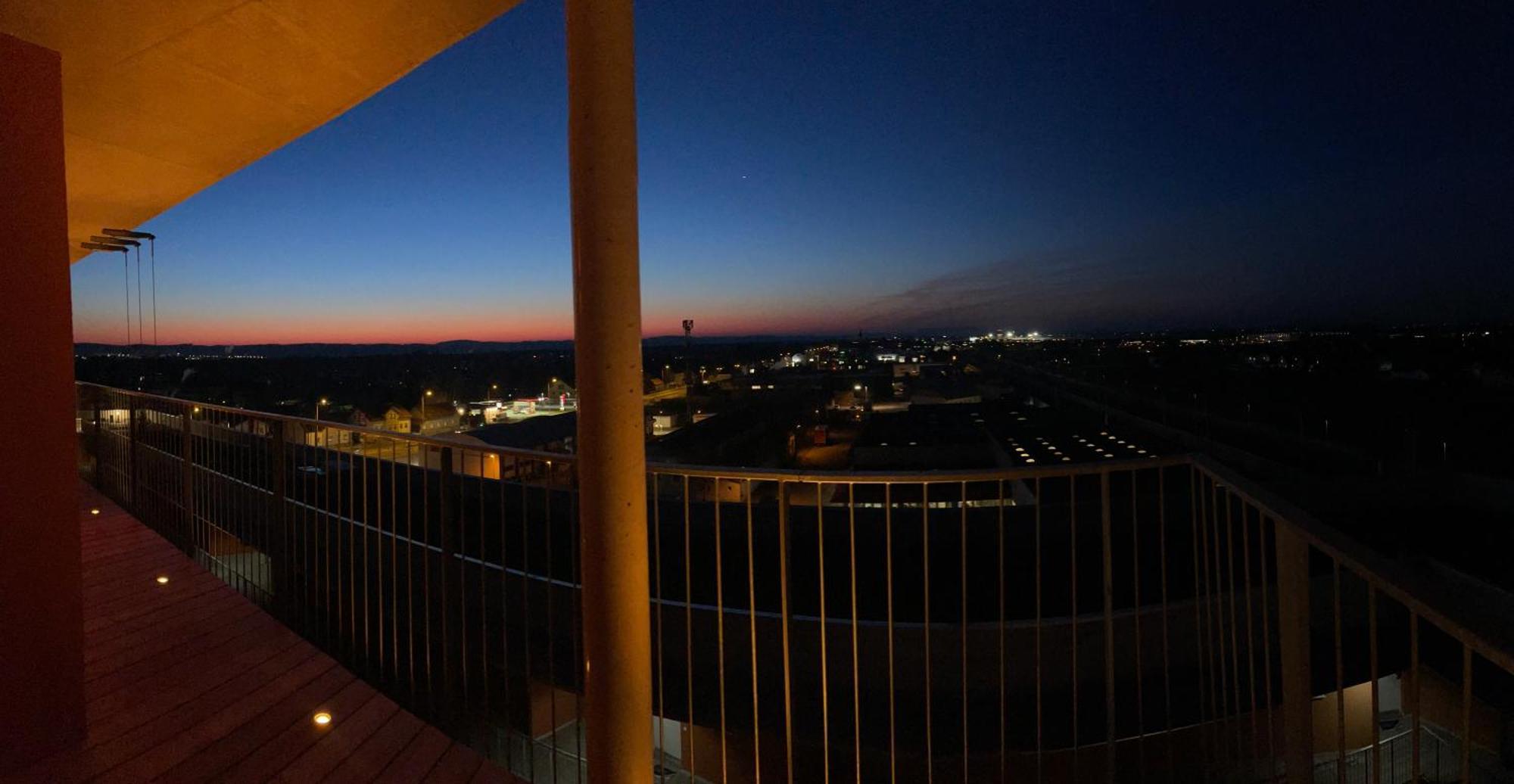 100 Qm Penthouse, Self-check-in, 2 Parkplaetze