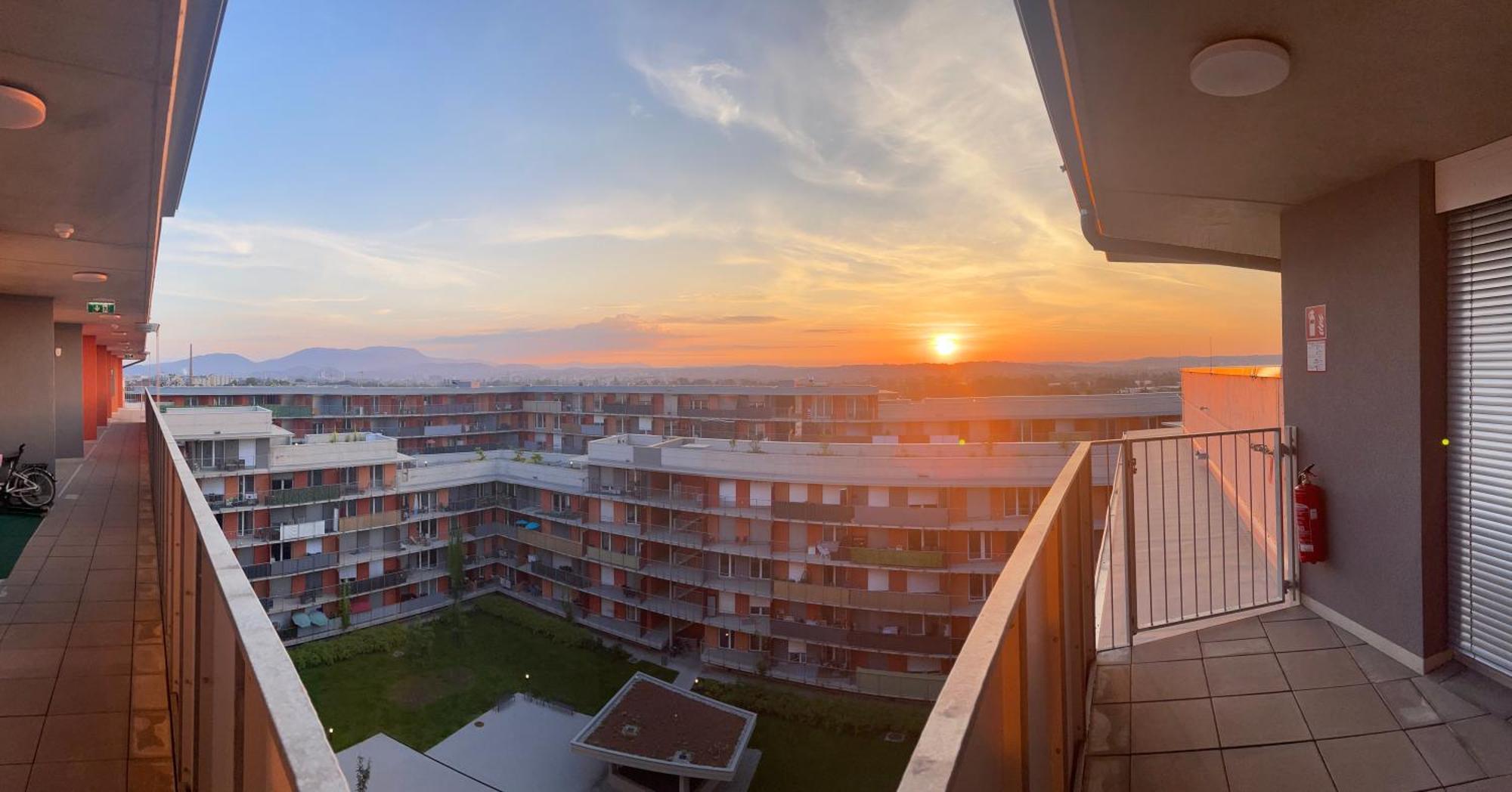 100 Qm Penthouse, Self-check-in, 2 Parkplaetze Appartement *
