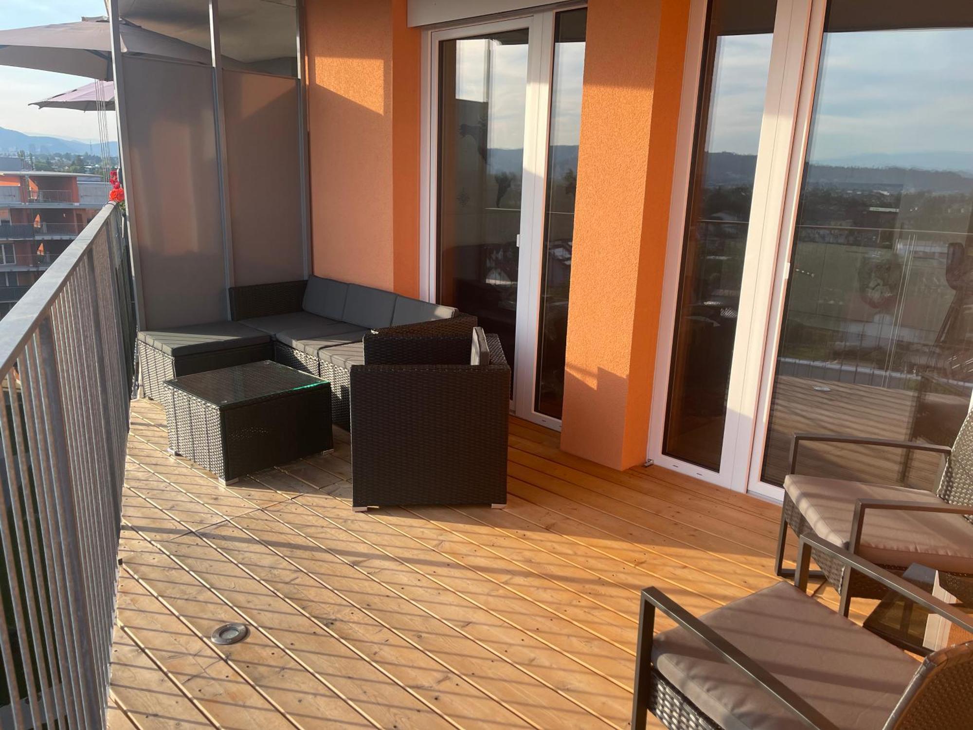 100 Qm Penthouse, Self-check-in, 2 Parkplaetze Appartement Graz