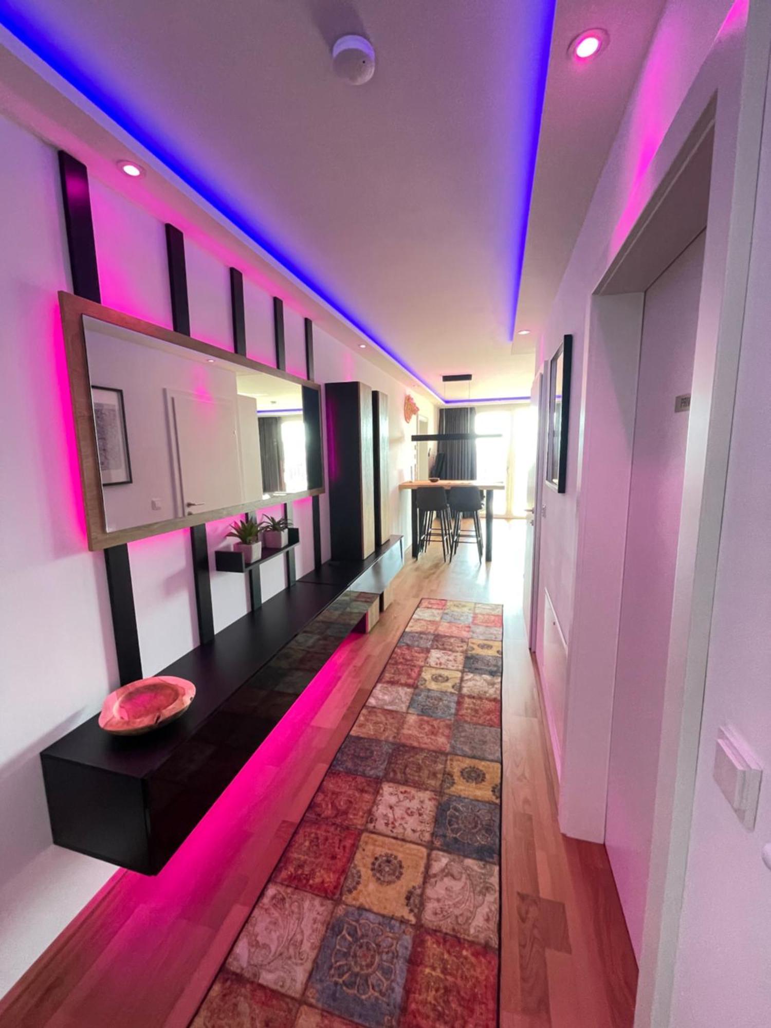 100 Qm Penthouse, Self-check-in, 2 Parkplaetze *