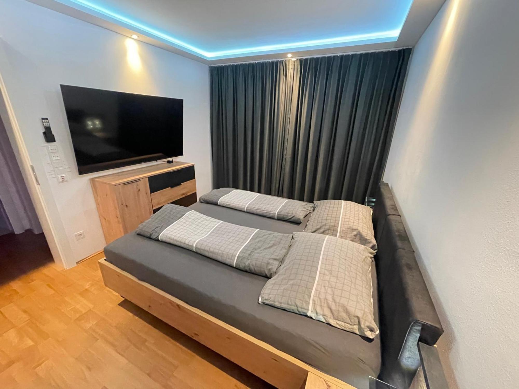 100 Qm Penthouse, Self-check-in, 2 Parkplaetze *