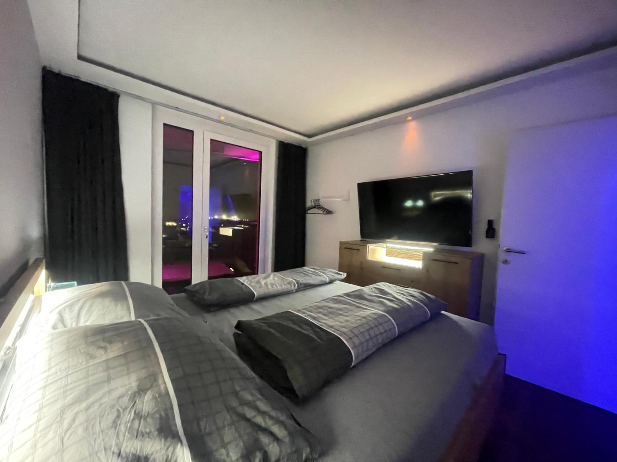 100 Qm Penthouse, Self-check-in, 2 Parkplaetze