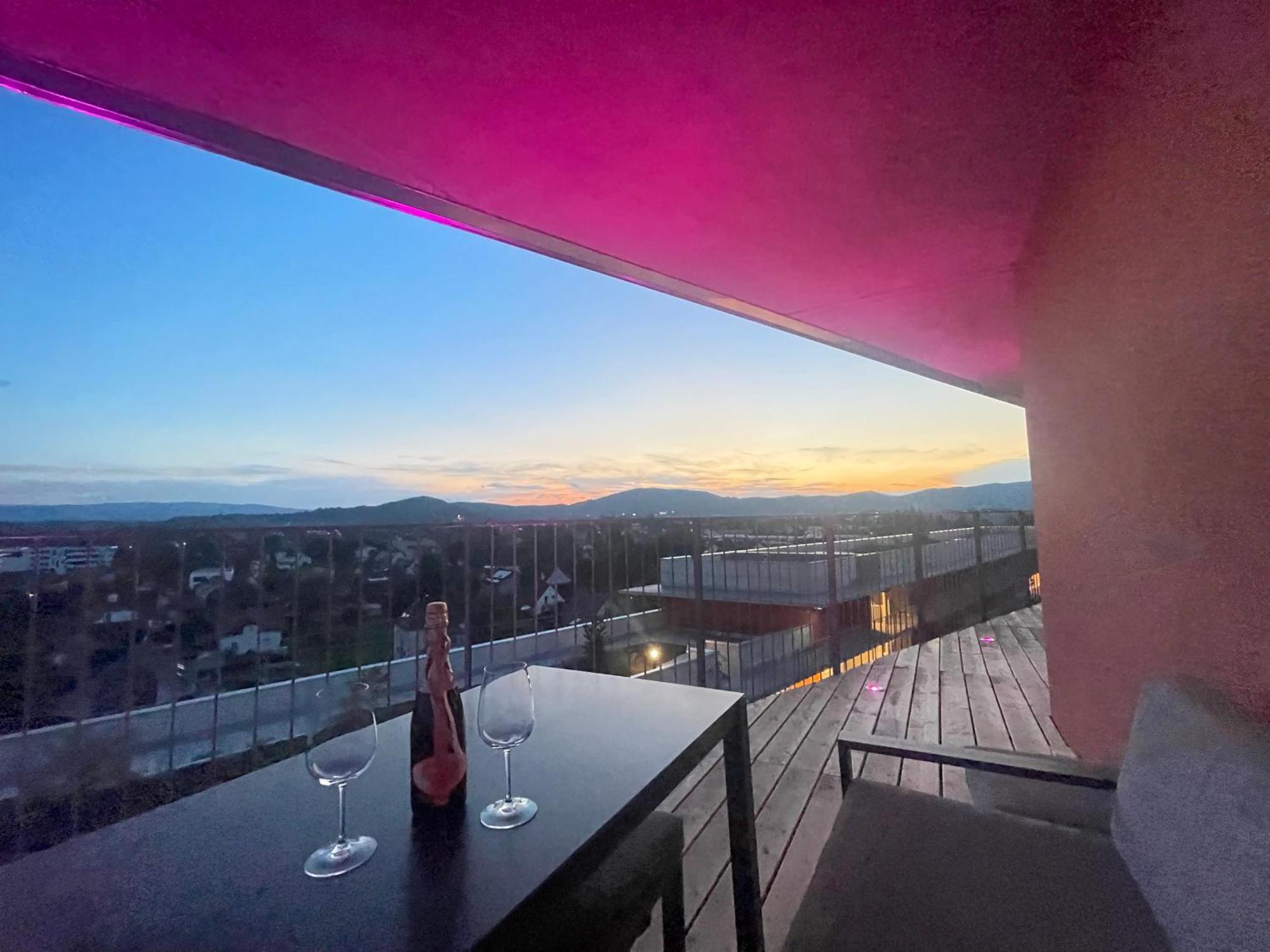 Appartement 100 Qm Penthouse, Self-check-in, 2 Parkplaetze