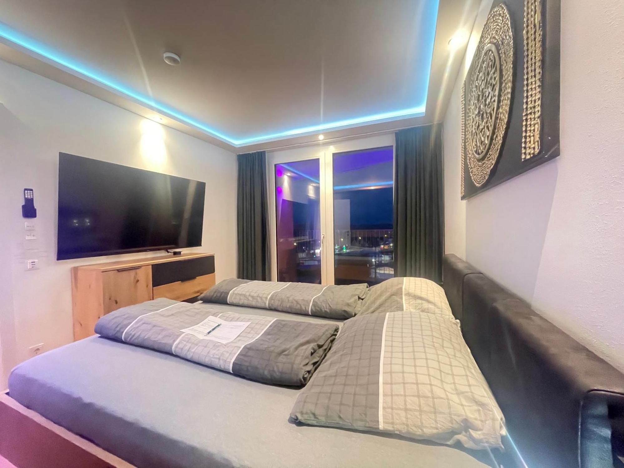 Appartement 100 Qm Penthouse, Self-check-in, 2 Parkplaetze *